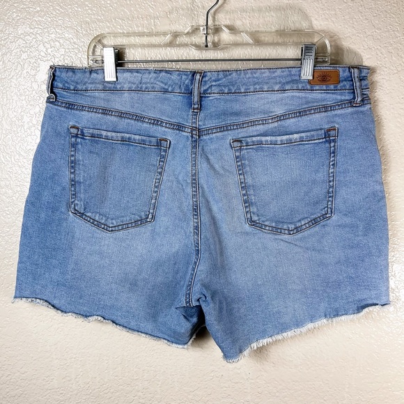 Sofia Deconstructed Lila Shorts - Picture 4 of 10
